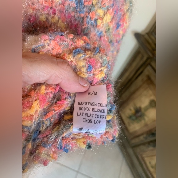 Anna Craig Fuzzy V Neck Sweater - Picture 5 of 7